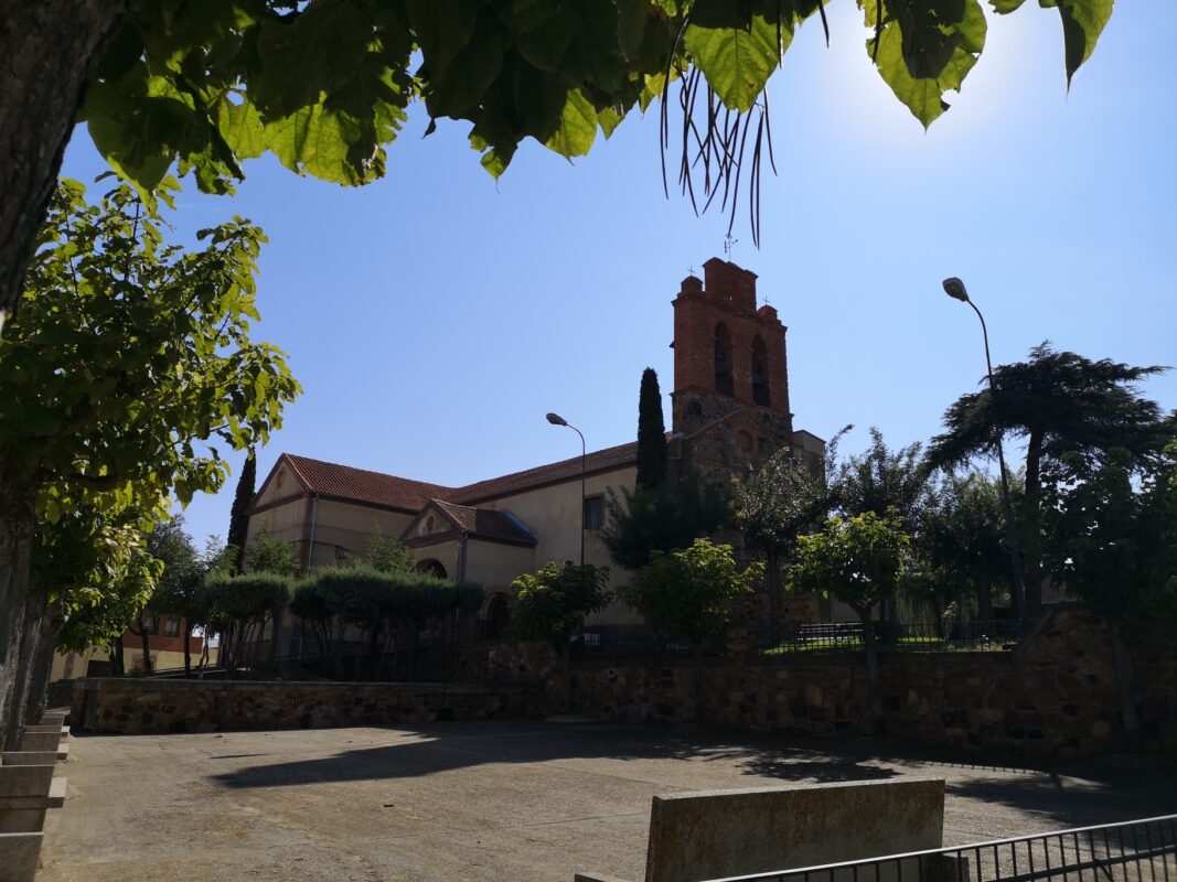 Parroquia del Salvador en Villaveza del Agua