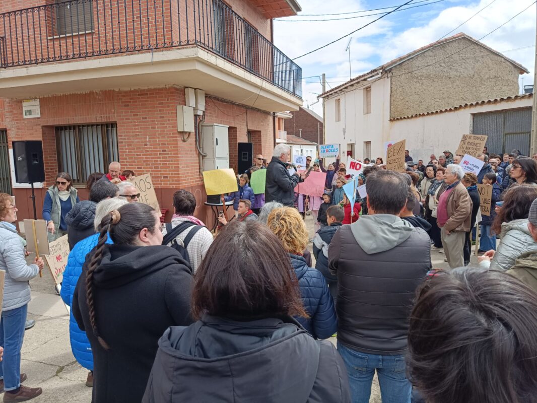 manifestación contra planta de biogás