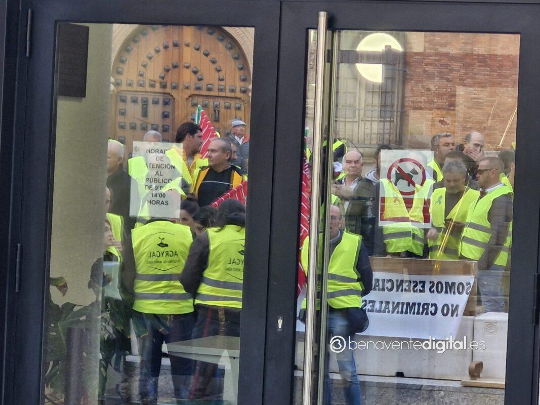 agricultores y ganaderos