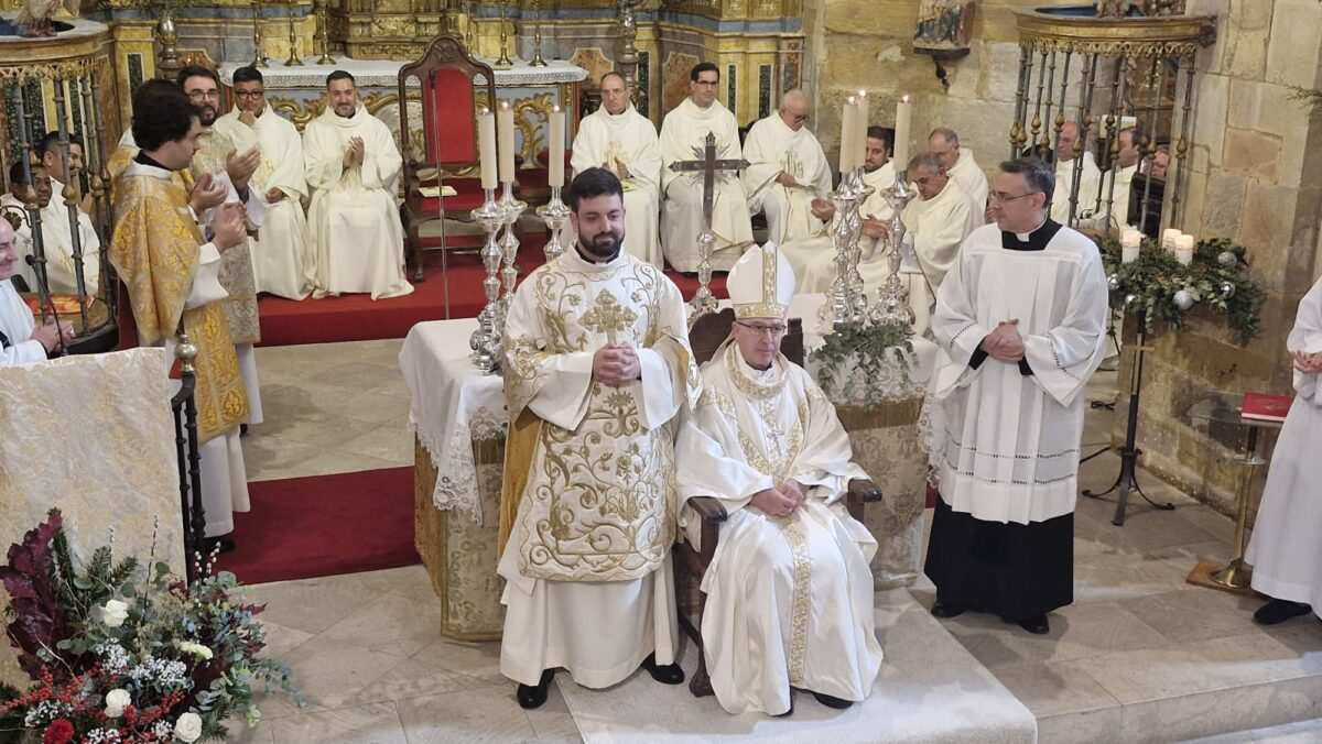 Enrique Alonso se ordena diácono