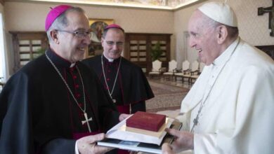 El obispo Fernando Valera y el Papa Francisco