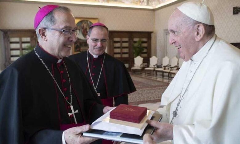 El obispo Fernando Valera y el Papa Francisco