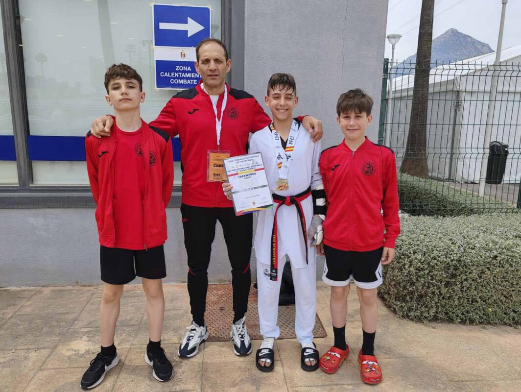 Cadetes del Quesos el Pastor junto a Miguel Ángel Huerga