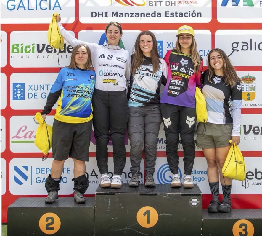 Sara Yusto en el podium