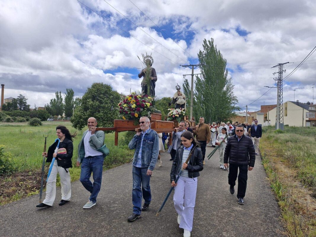 Portando la imagen de San Isidro