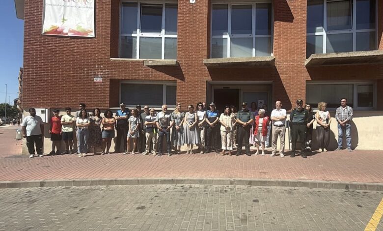 Minuto de silencio a las puertas del Ayuntamiento de Benavente